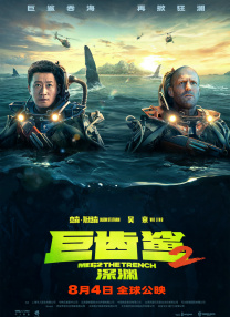 干练的短发、简短的外套、修身的半身裙，还有她那柔媚的眼神，让职场上的女性多了种性感。